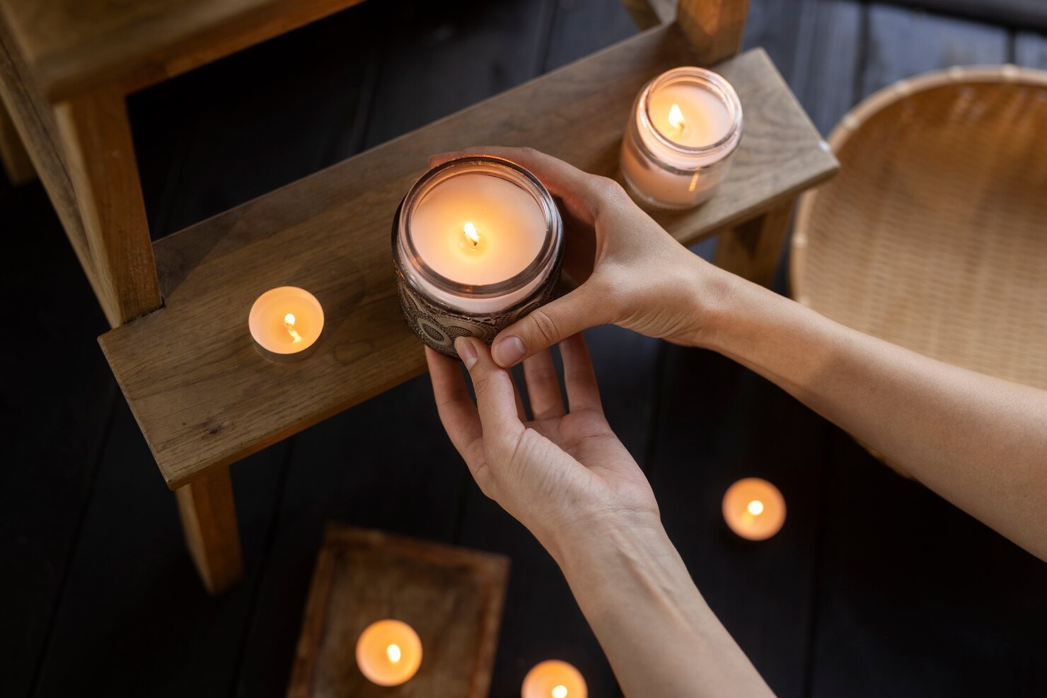 Handmade aromatic candles with natural elements
